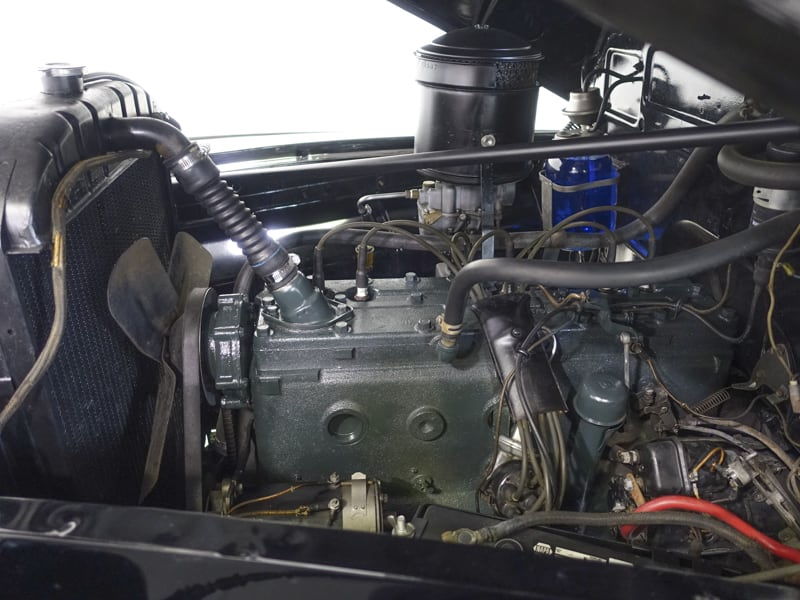 1947 Oldsmobile 66 Fastback Engine